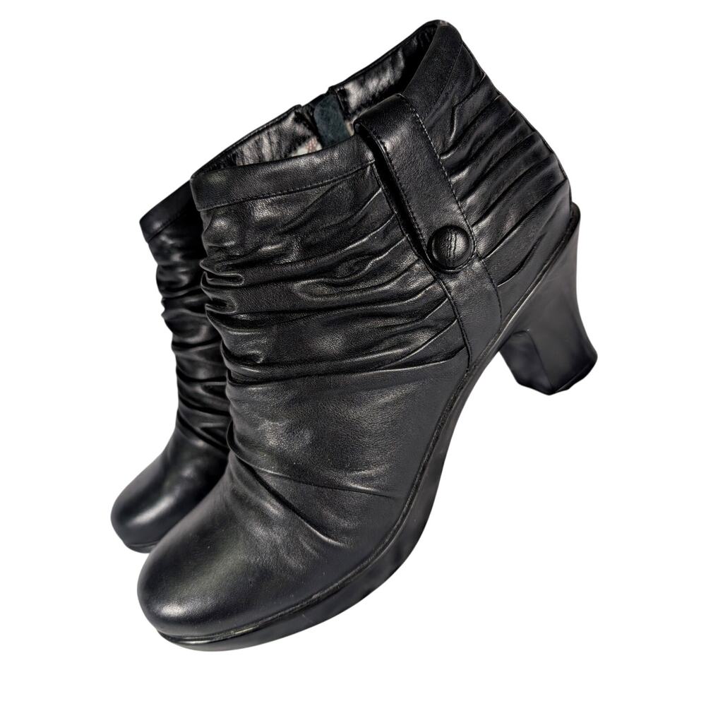 NWOT! DANSKO! BLACK GENUINE LEATHER SCRUNCHY, BUTTON & STRAP ANKLE BOOTS! 10.5M